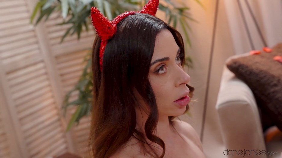 Luiza Marcato - More sin than saint this Valentine 02/10/26